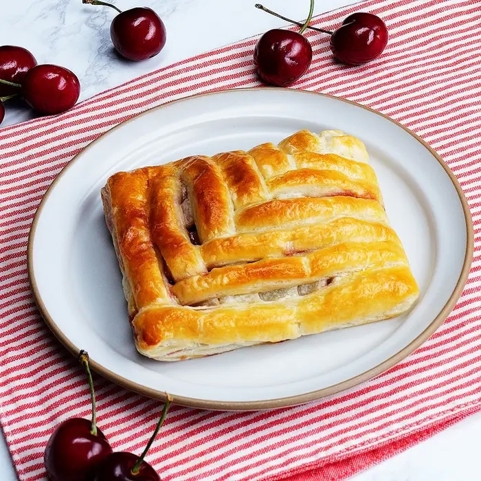 サクランボの種を簡単に取る裏技】スイーツレシピ・作り方 | Tasty