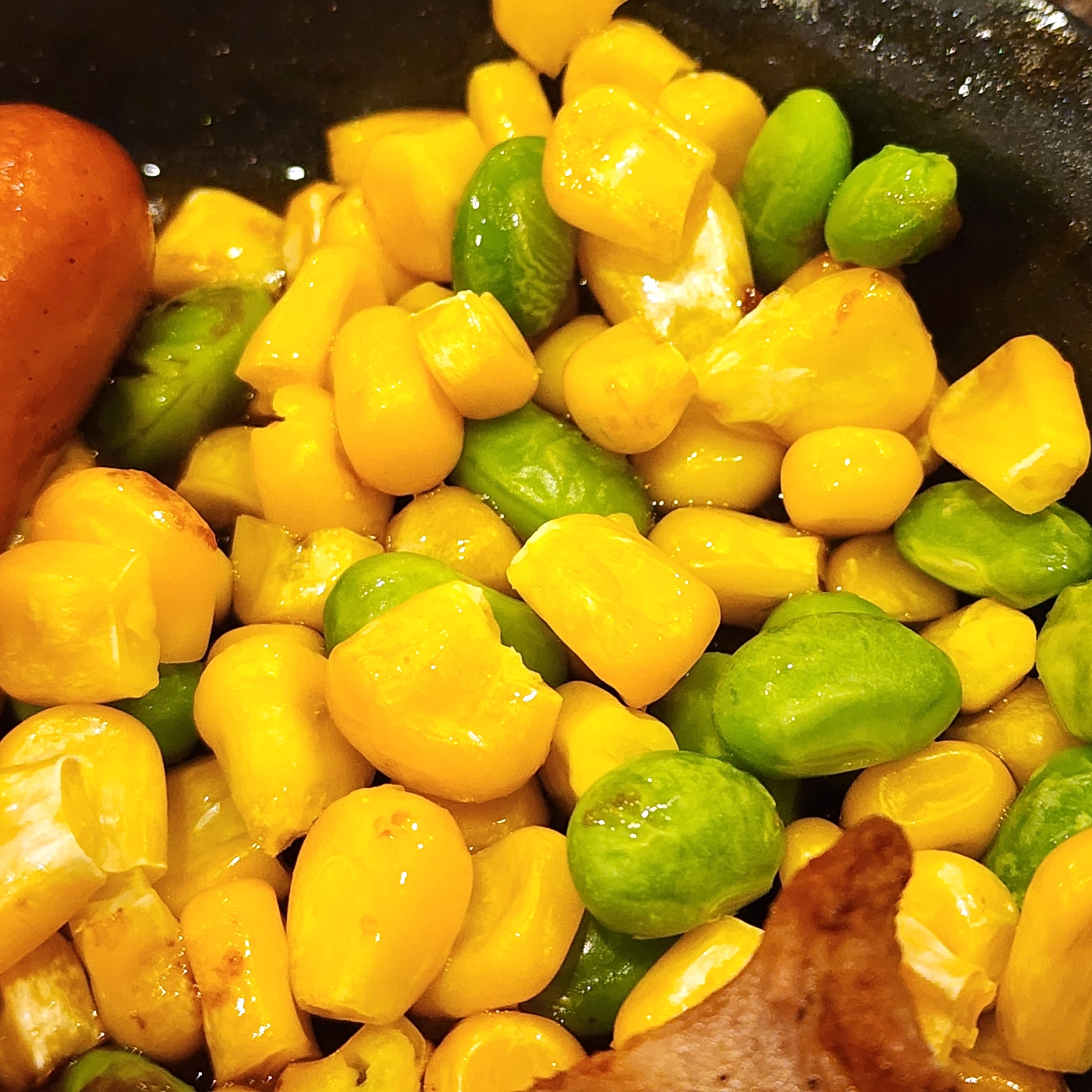 ガストのおすすめフード「鉄板ハンバーグミックスグリル」