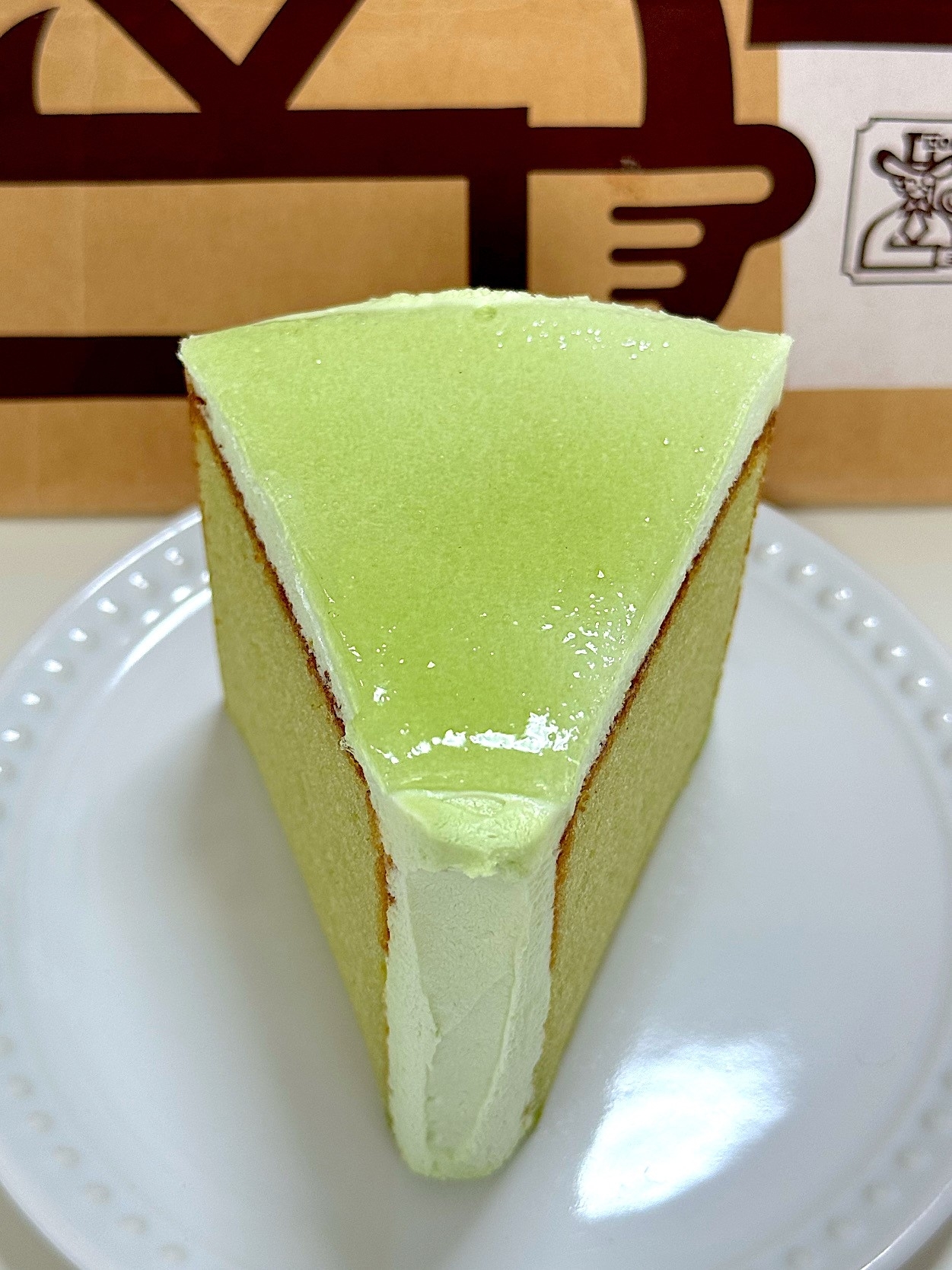 コメダ珈琲店のオススメのスイーツ「ふわる シャインマスカットシフォン」