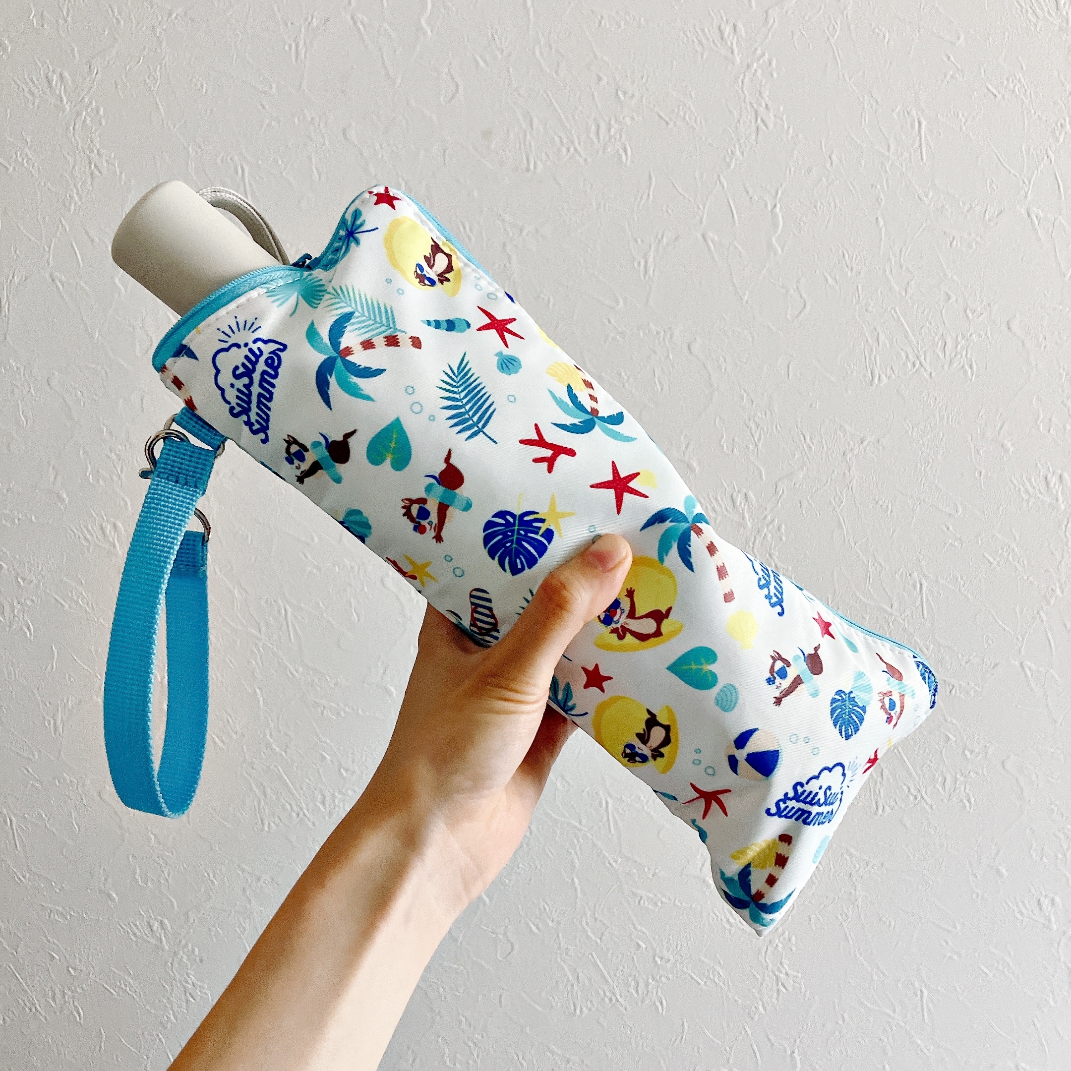 ディズニーランドのおすすめグッズ「ペットボトルケース」