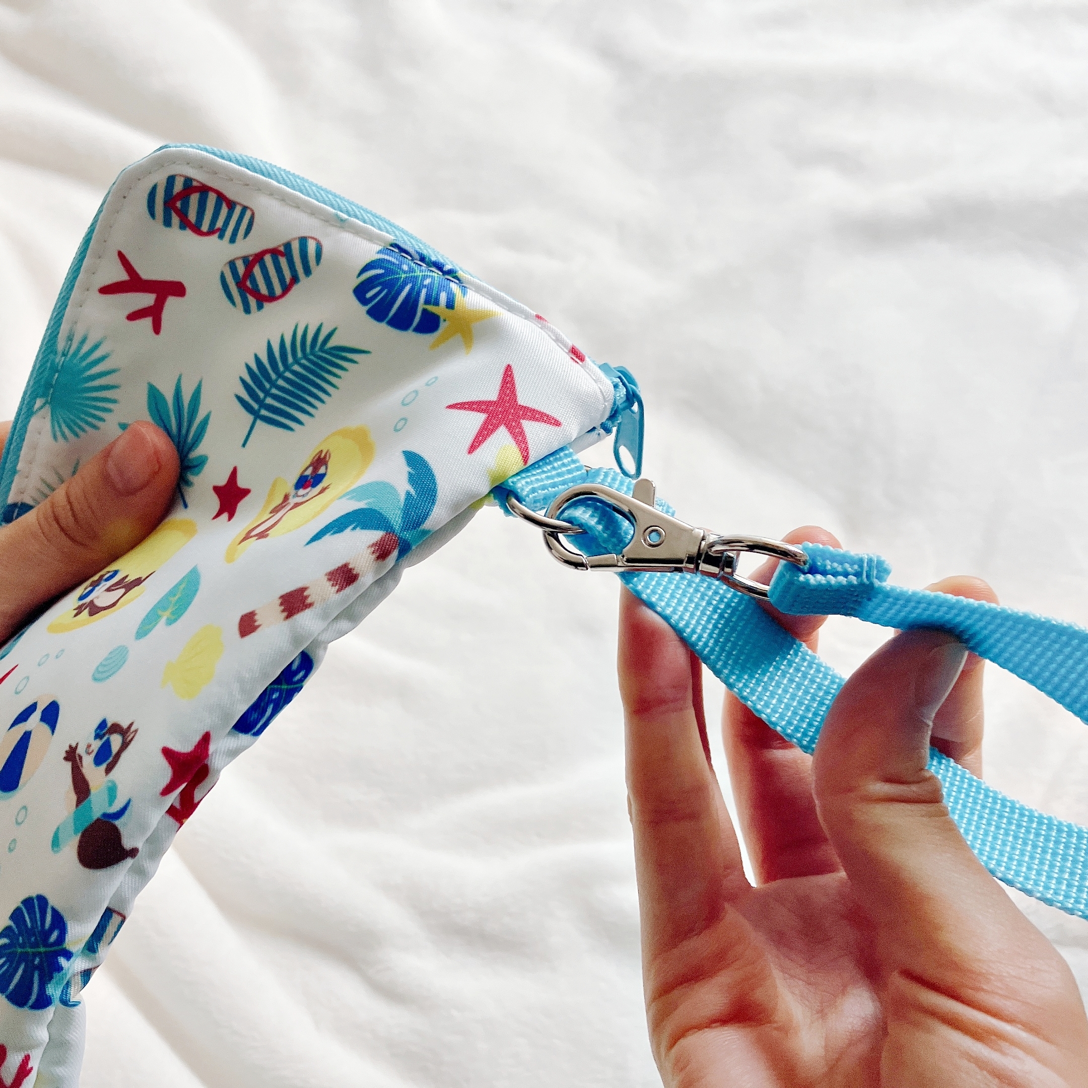 ディズニーランドのおすすめグッズ「ペットボトルケース」