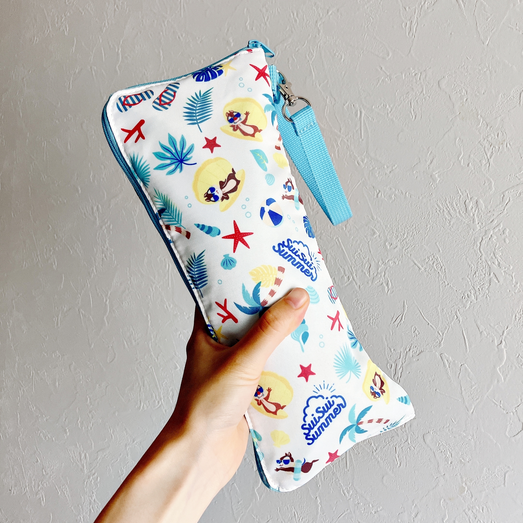 ディズニーランドのおすすめグッズ「ペットボトルケース」