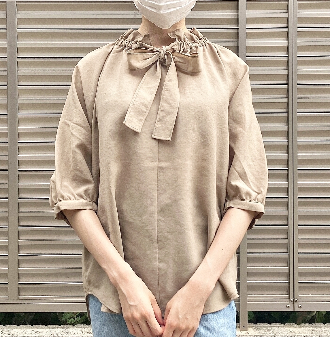 Honeys(ハニーズ)のおすすめトップス「6分袖フリルネックブラウス」