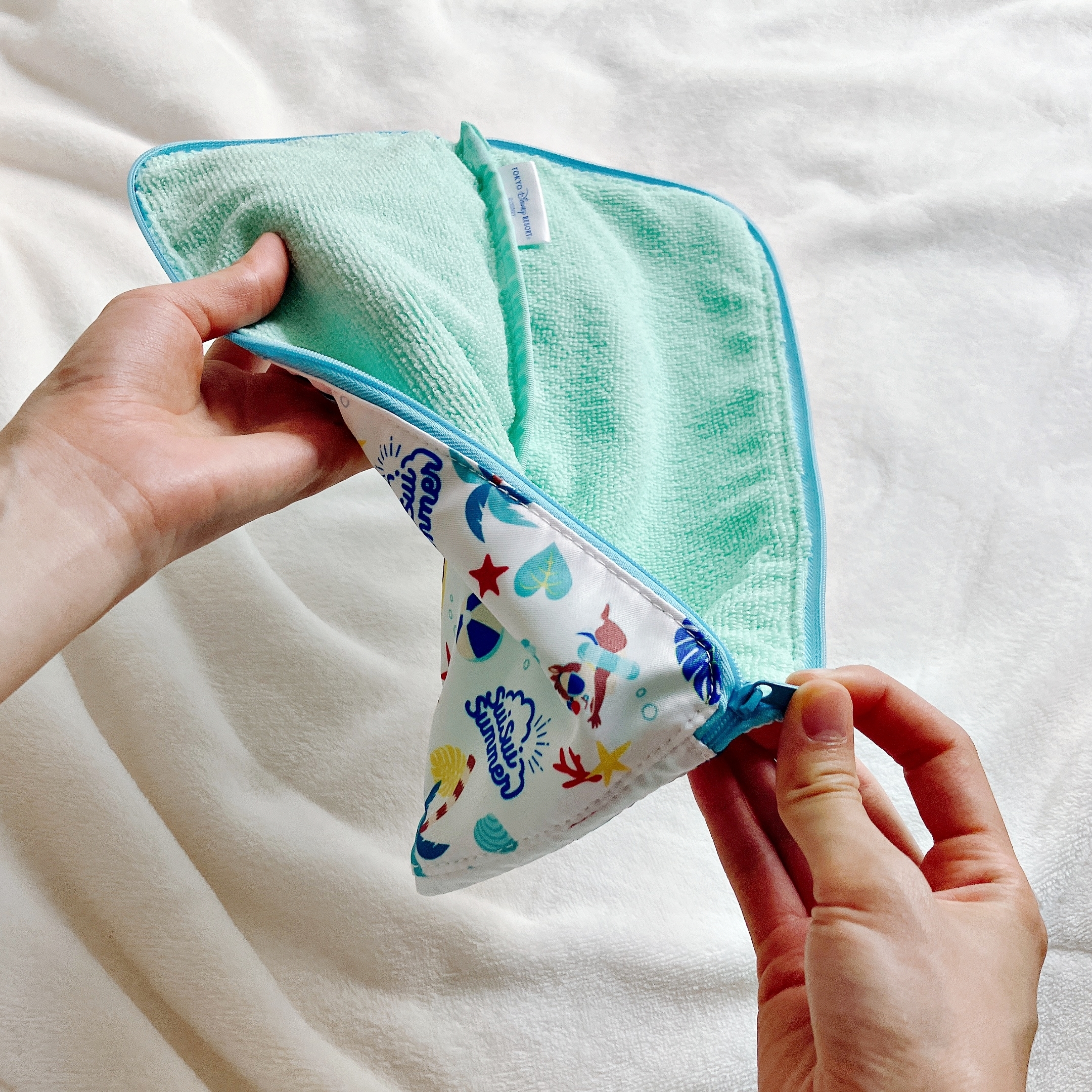 ディズニーランドのおすすめグッズ「ペットボトルケース」