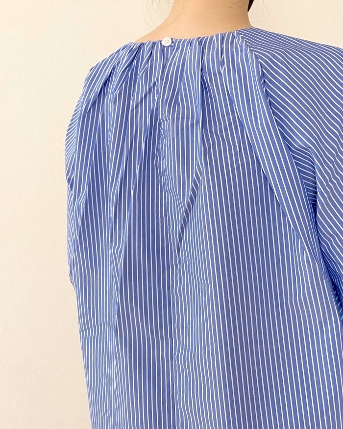 無印良品のおすすめファッションアイテム「婦人 乾きやすいブロード 五分袖ブラウス」