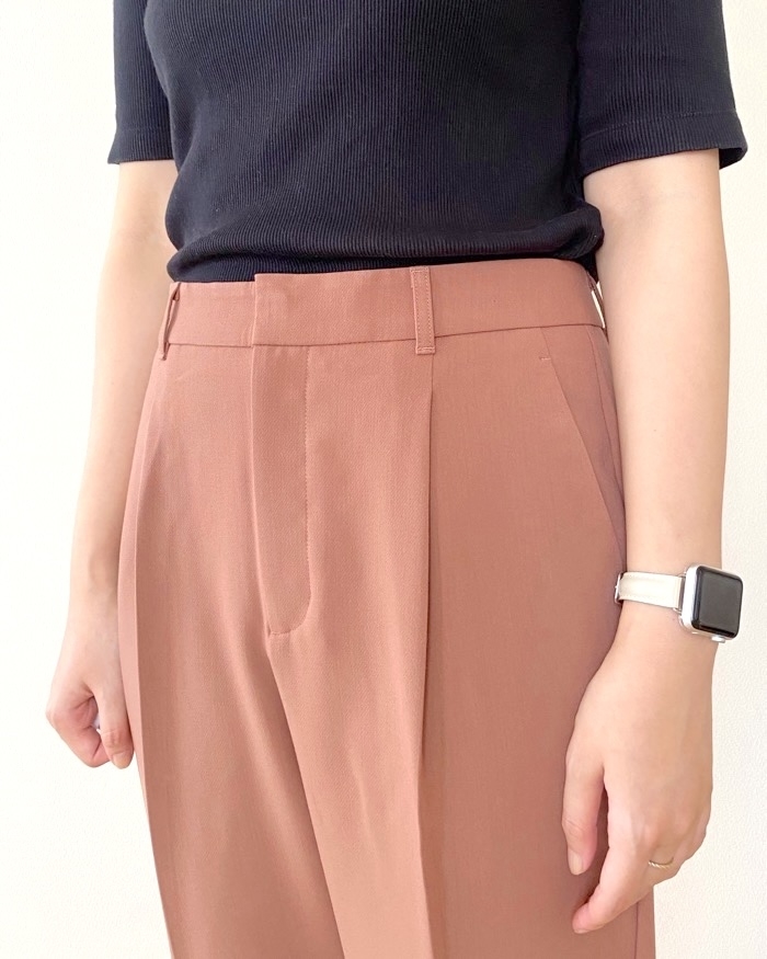 GU(ジーユー)のおすすめファッションアイテム「タックテーパードパンツ(丈標準65.0~69.0cm)」