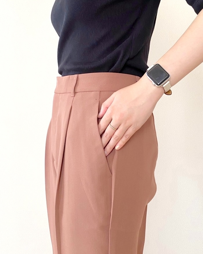 GU（ジーユー）のおすすめファッションアイテム「タックテーパードパンツ（丈標準65.0～69.0cm）」