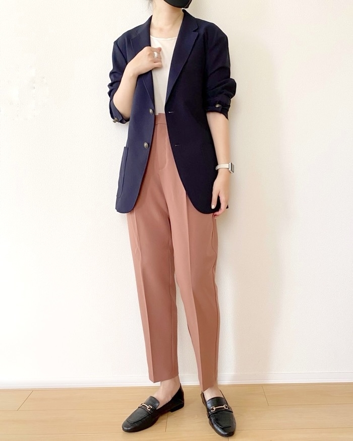 GU（ジーユー）のおすすめファッションアイテム「タックテーパードパンツ（丈標準65.0～69.0cm）」のコーディネート