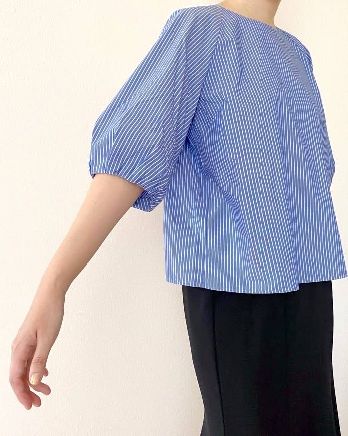 無印良品のおすすめファッションアイテム「婦人 乾きやすいブロード 五分袖ブラウス」