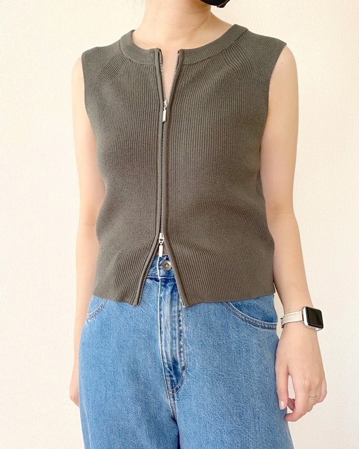 GUのオススメのトップス「ダブルジップセーター（ノースリーブ）」