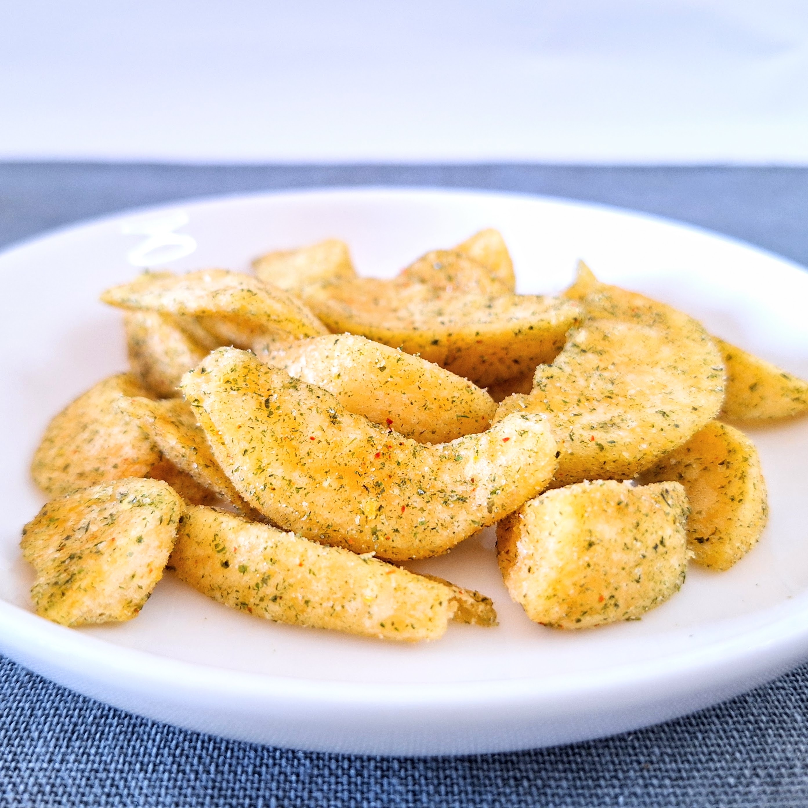 FamilyMart（ファミリーマート）のおすすめお菓子「コクうまポテト一味のり塩味」