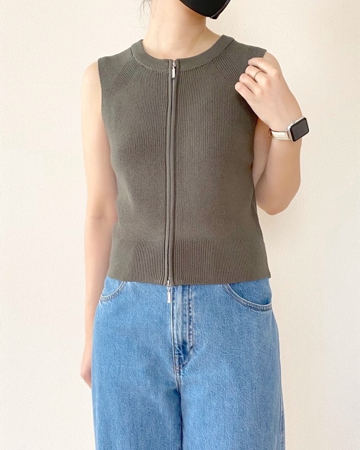 GUのオススメのトップス「ダブルジップセーター（ノースリーブ）」