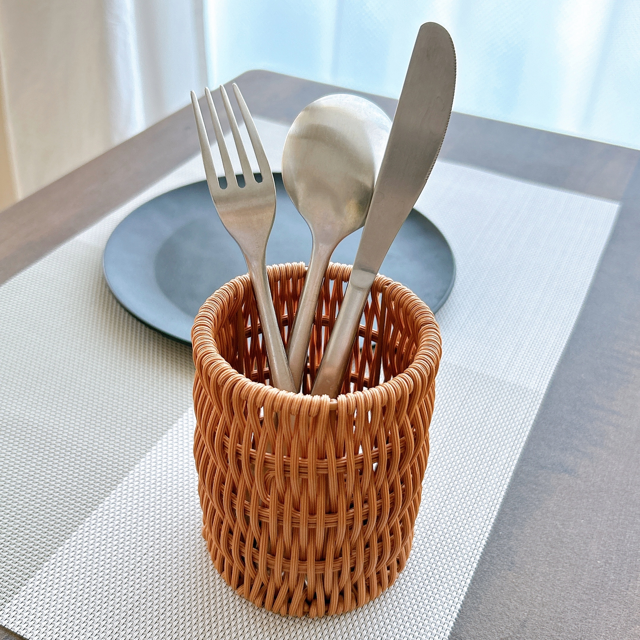 3COINS(スリーコインズ)のおすすめ便利グッズ「《洗える!》ラタンカトラリースタンド」