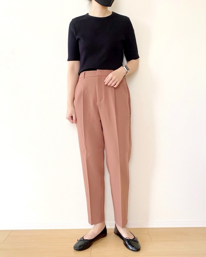 GU(ジーユー)のおすすめファッションアイテム「タックテーパードパンツ(丈標準65.0~69.0cm)」のコーディネート