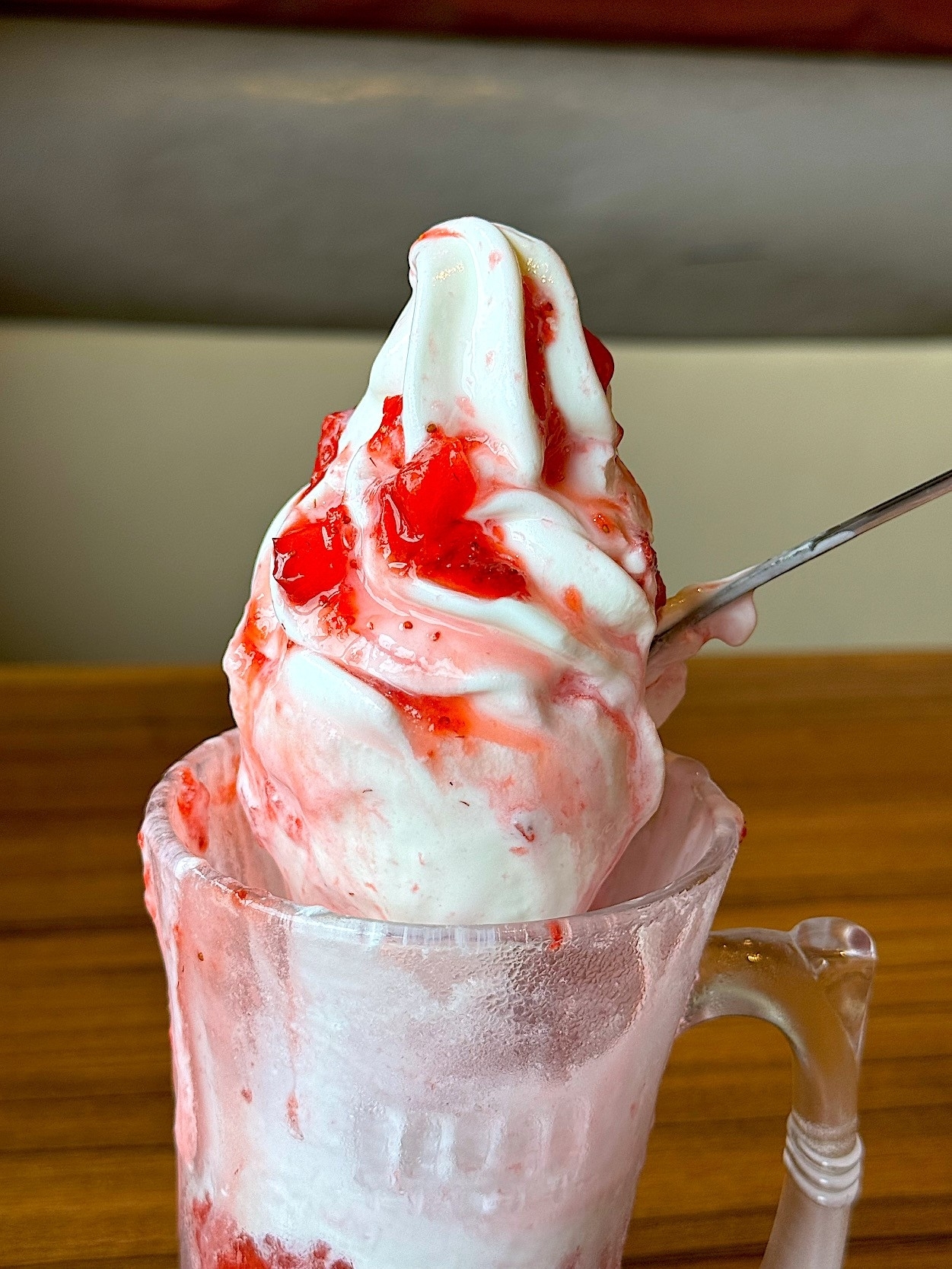 びっくりドンキーのおすすめスイーツ「夏雲かき氷(イチゴ)」