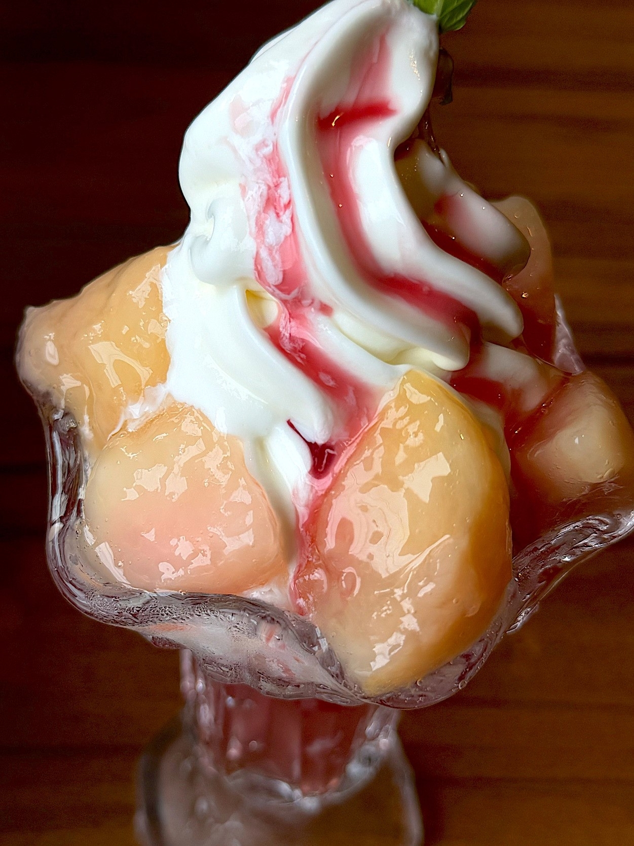 びっくりドンキーのおすすめスイーツ「サマースノーピーチパフェ」