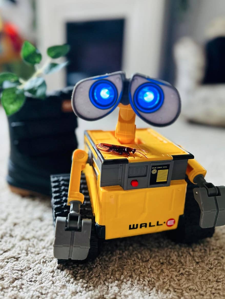 Yellow robot toy 2025