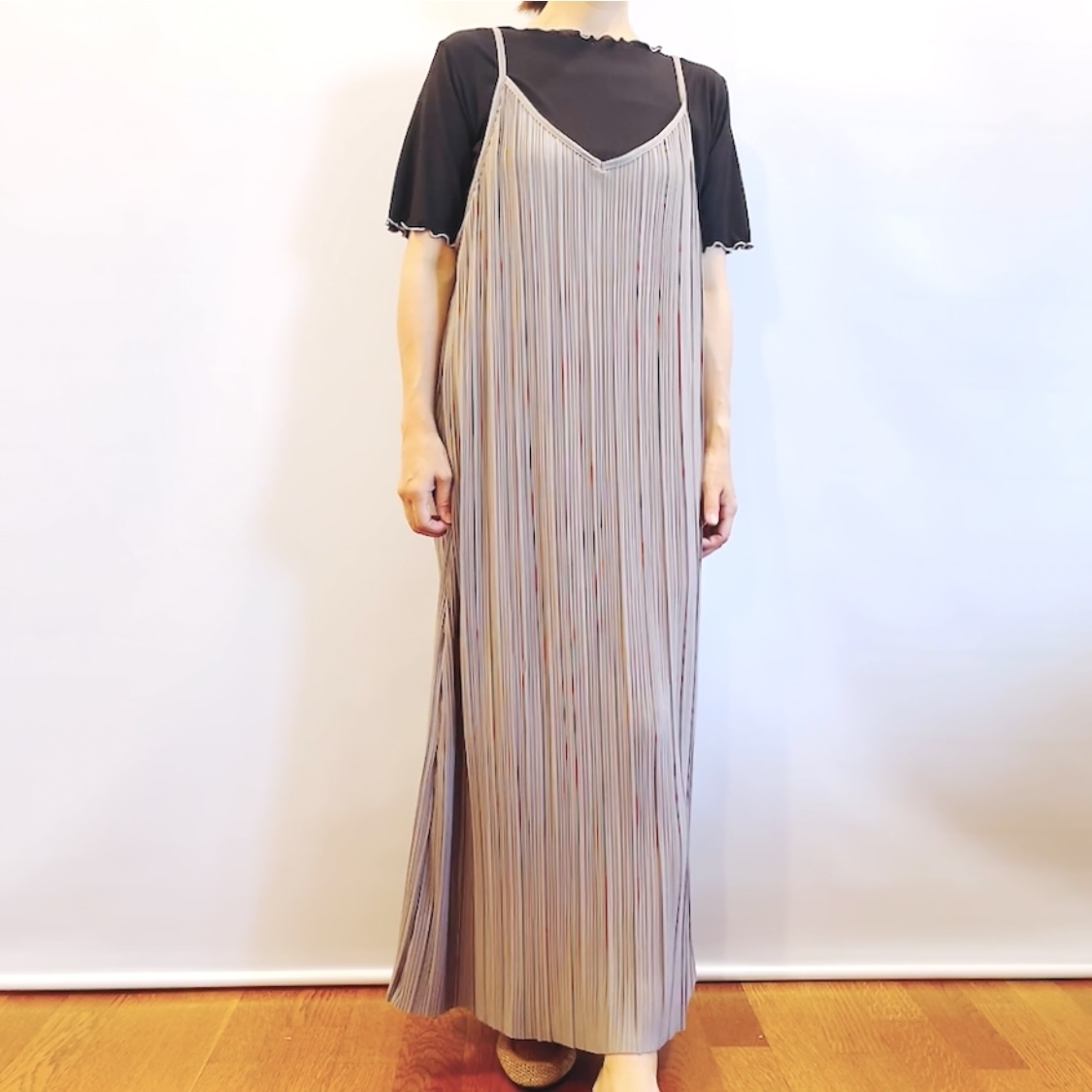 しまむらのおすすめファッションアイテム「2セットプリーツキャミOP+」のコーディネート