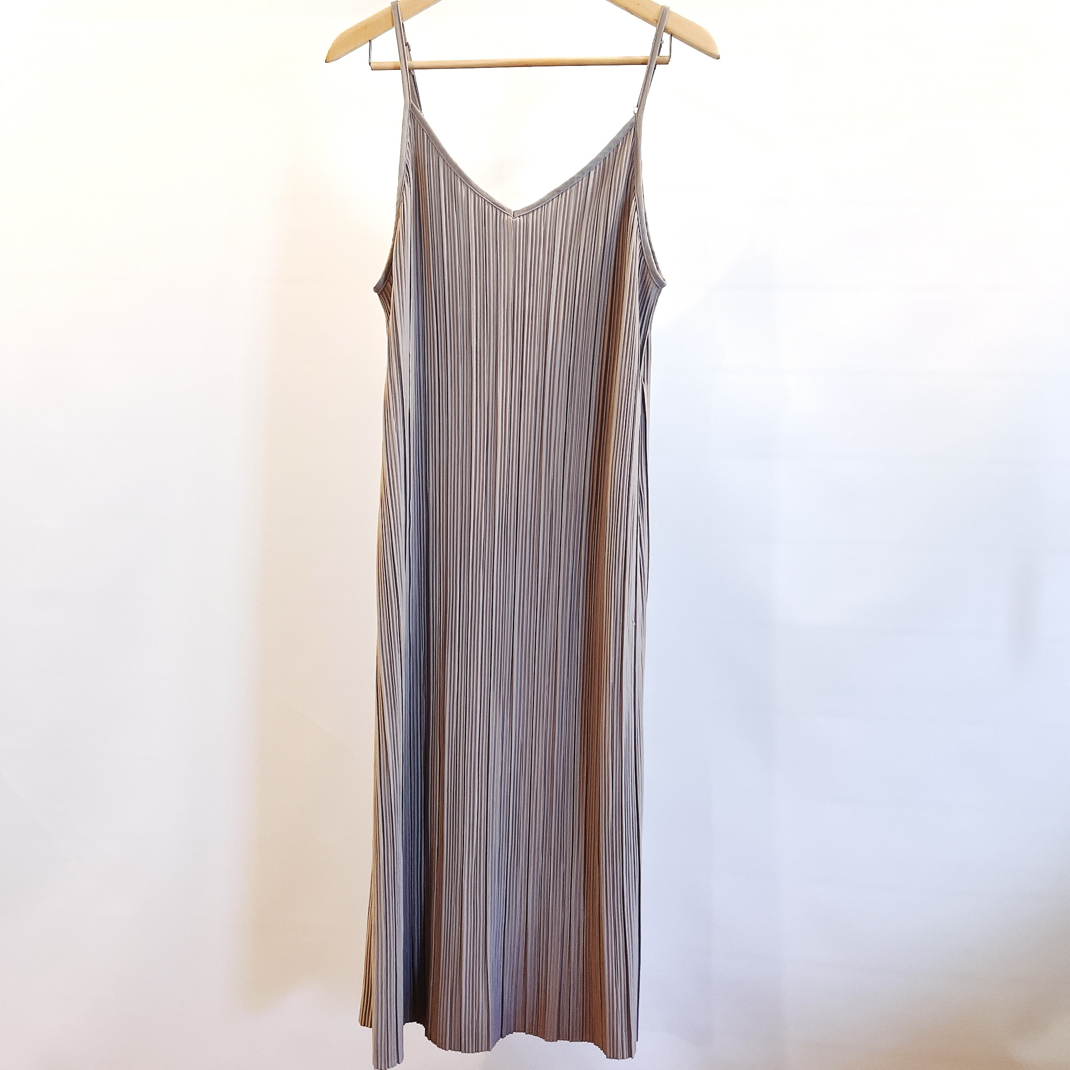 しまむらのおすすめファッションアイテム「2セットプリーツキャミOP+」