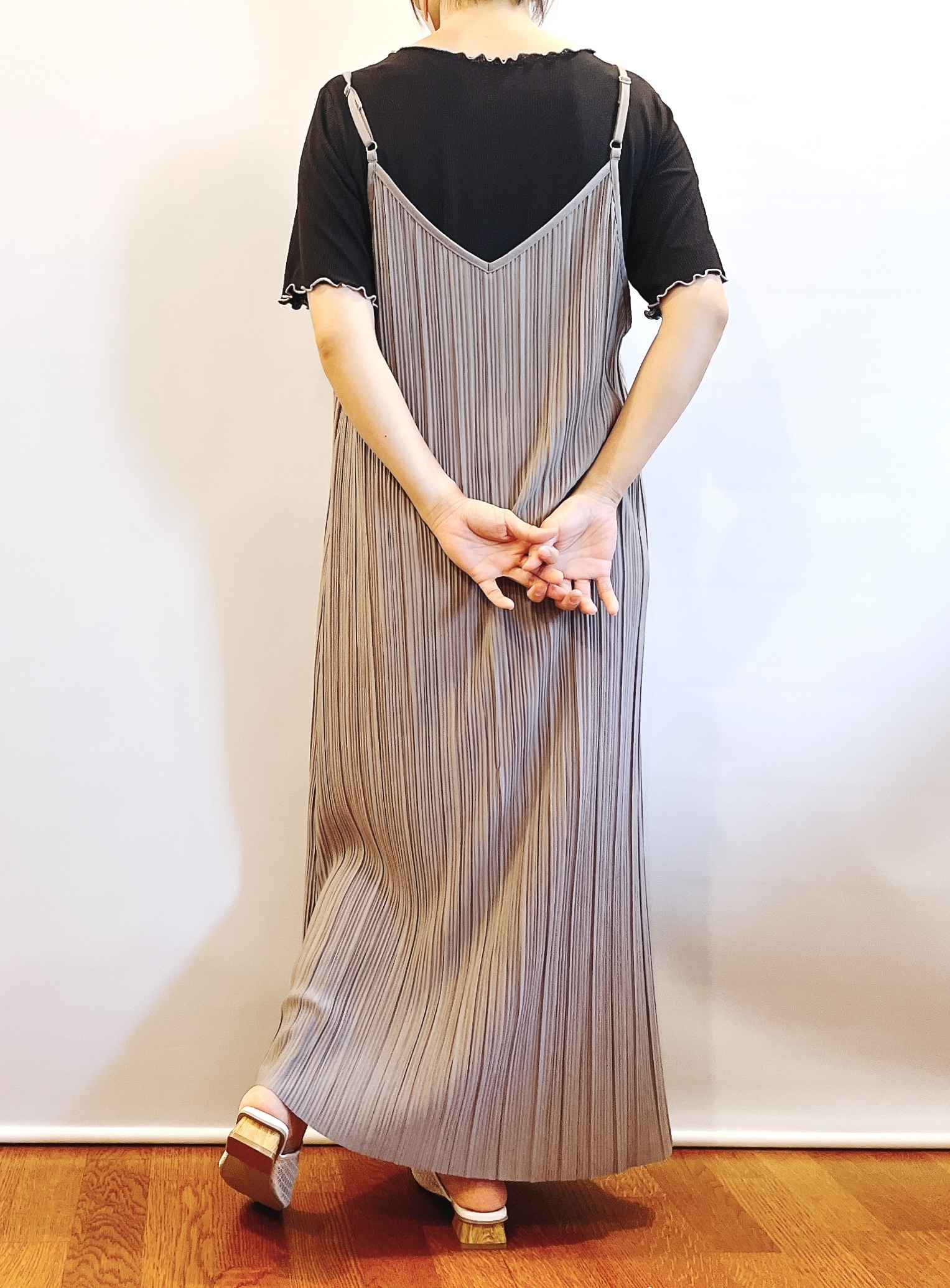 しまむらのおすすめファッションアイテム「2セットプリーツキャミOP+」