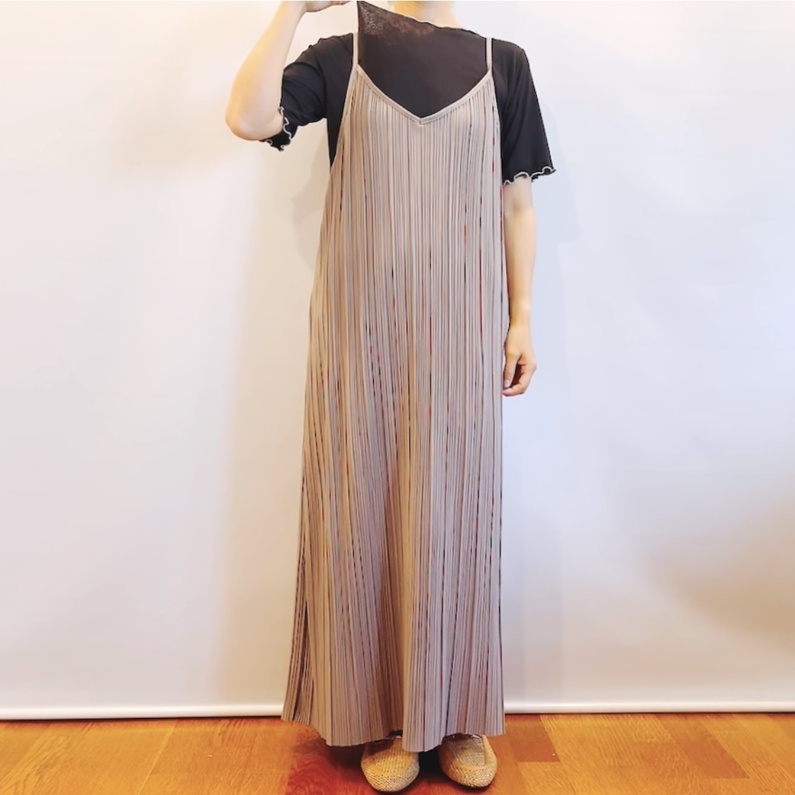 しまむらのおすすめファッションアイテム「2セットプリーツキャミOP+」のコーディネート