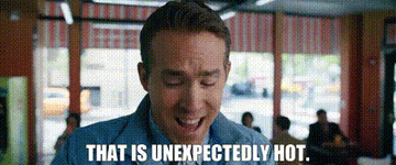 Ryan Reynolds diciendo "That is unexpectedly hot." en una escena de una cafetería