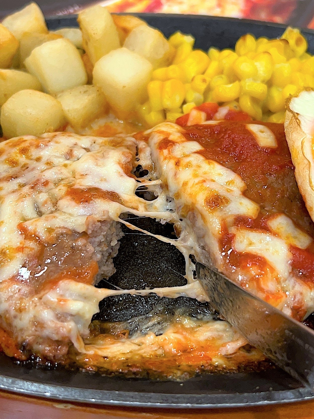 サイゼリヤのおすすめフード「イタリアンハンバーグ」
