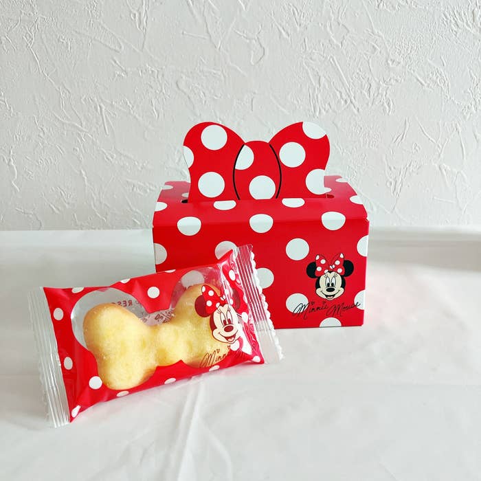 ディズニーランドのおすすめお菓子「マドレーヌ 紙箱 ミニー」