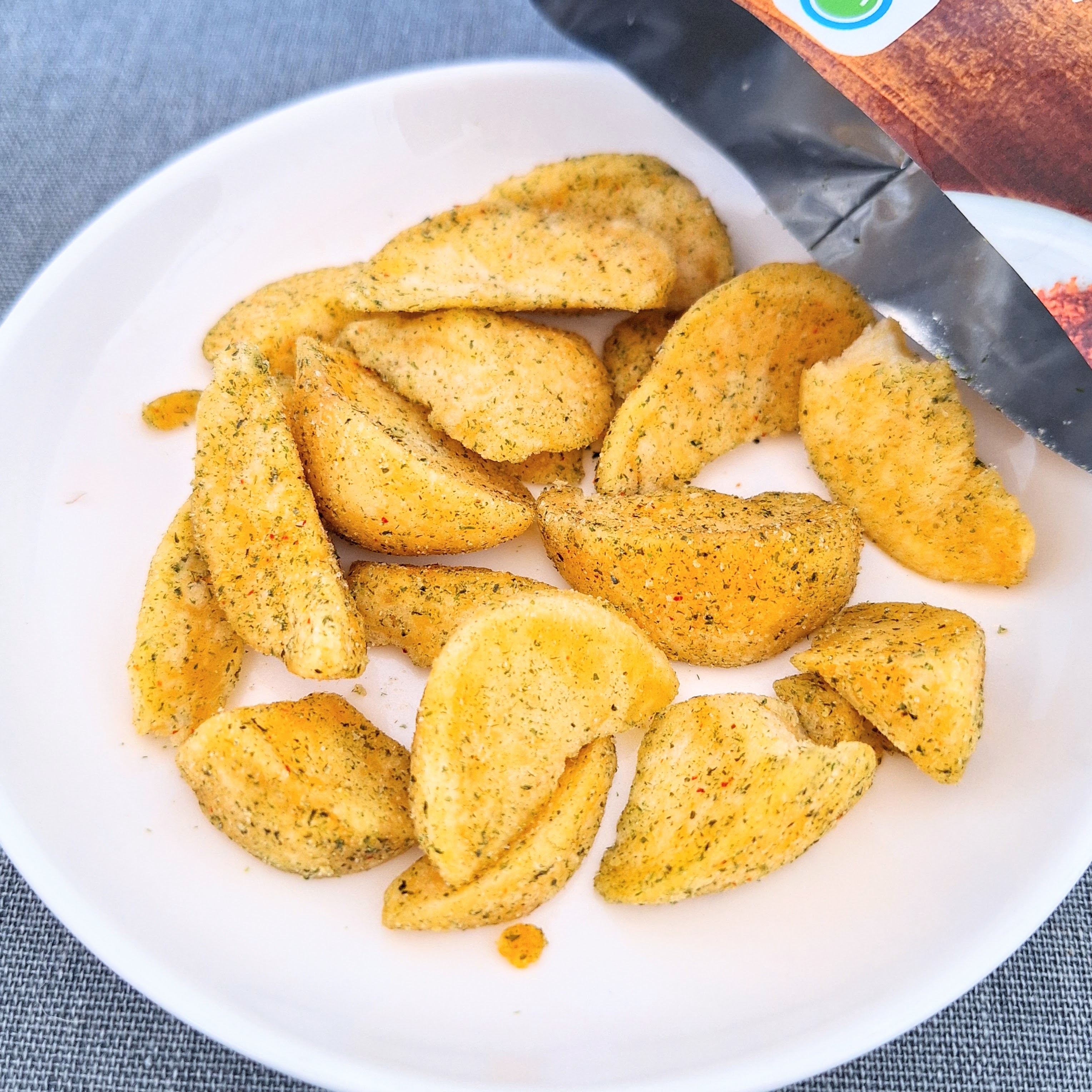 FamilyMart(ファミリーマート)のおすすめお菓子「コクうまポテト一味のり塩味」