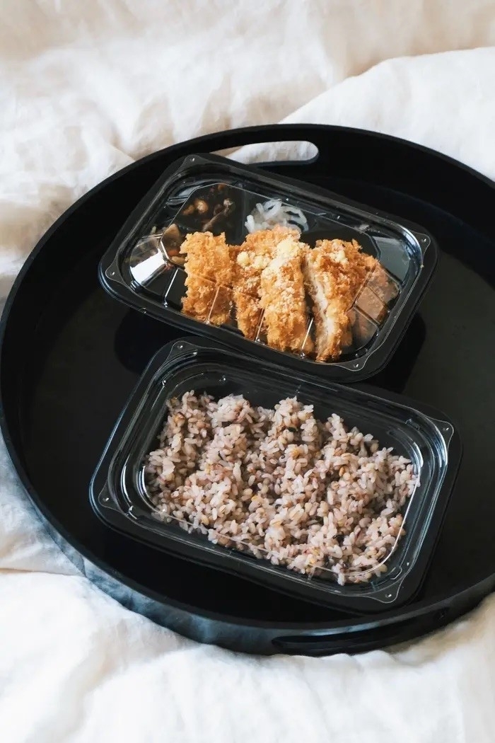 大戸屋のオススメのフード「デミグラスチキンかつ弁当」