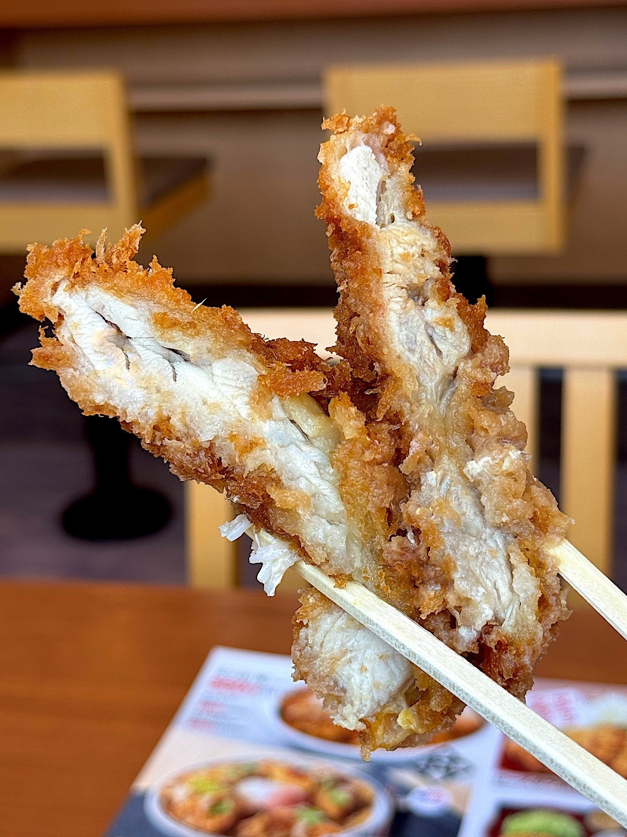 かつやのオススメのフード「海鮮たまごチキンカツ丼」
