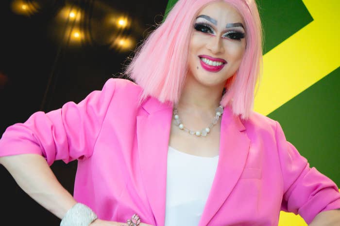 スタジオMCの一人、ドリアン・ロロブリジーダさん