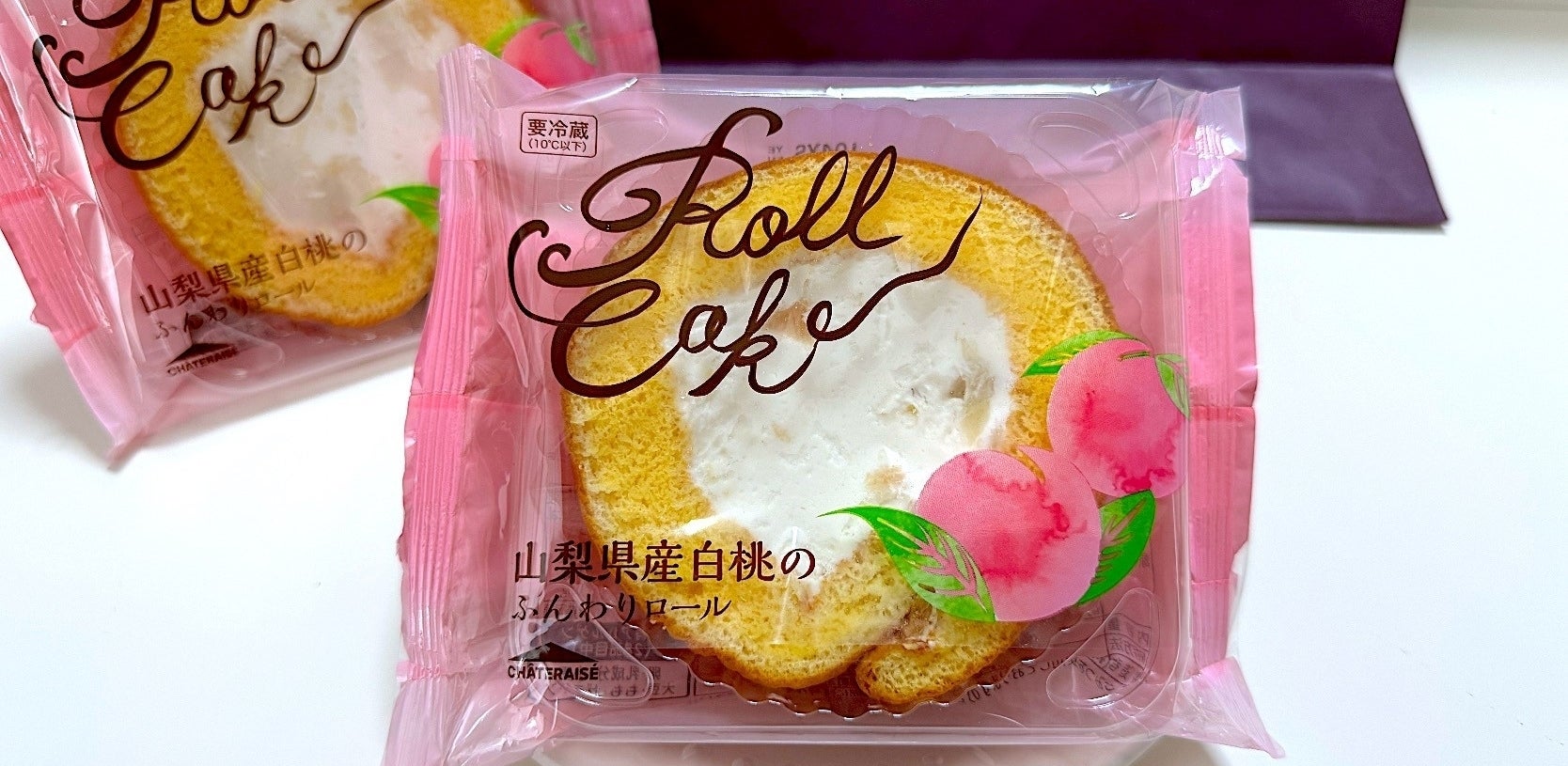 シャトレーゼのおすすめスイーツ「山梨県産白桃のふんわりロール」