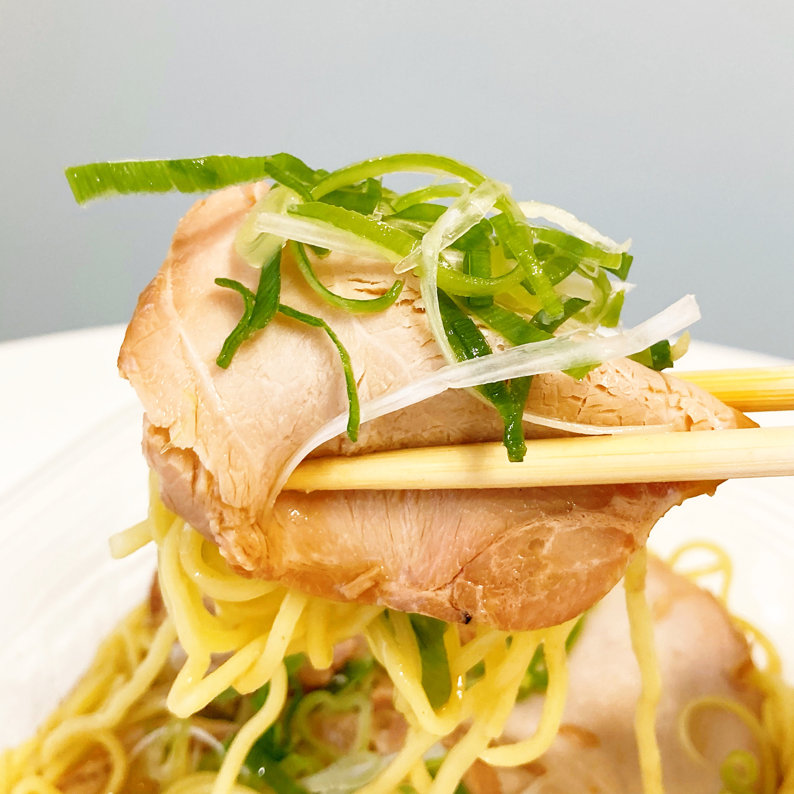 セブン-イレブンのおすすめ「ラーメンチャーシュー5枚のせ冷し醤油ラーメン」