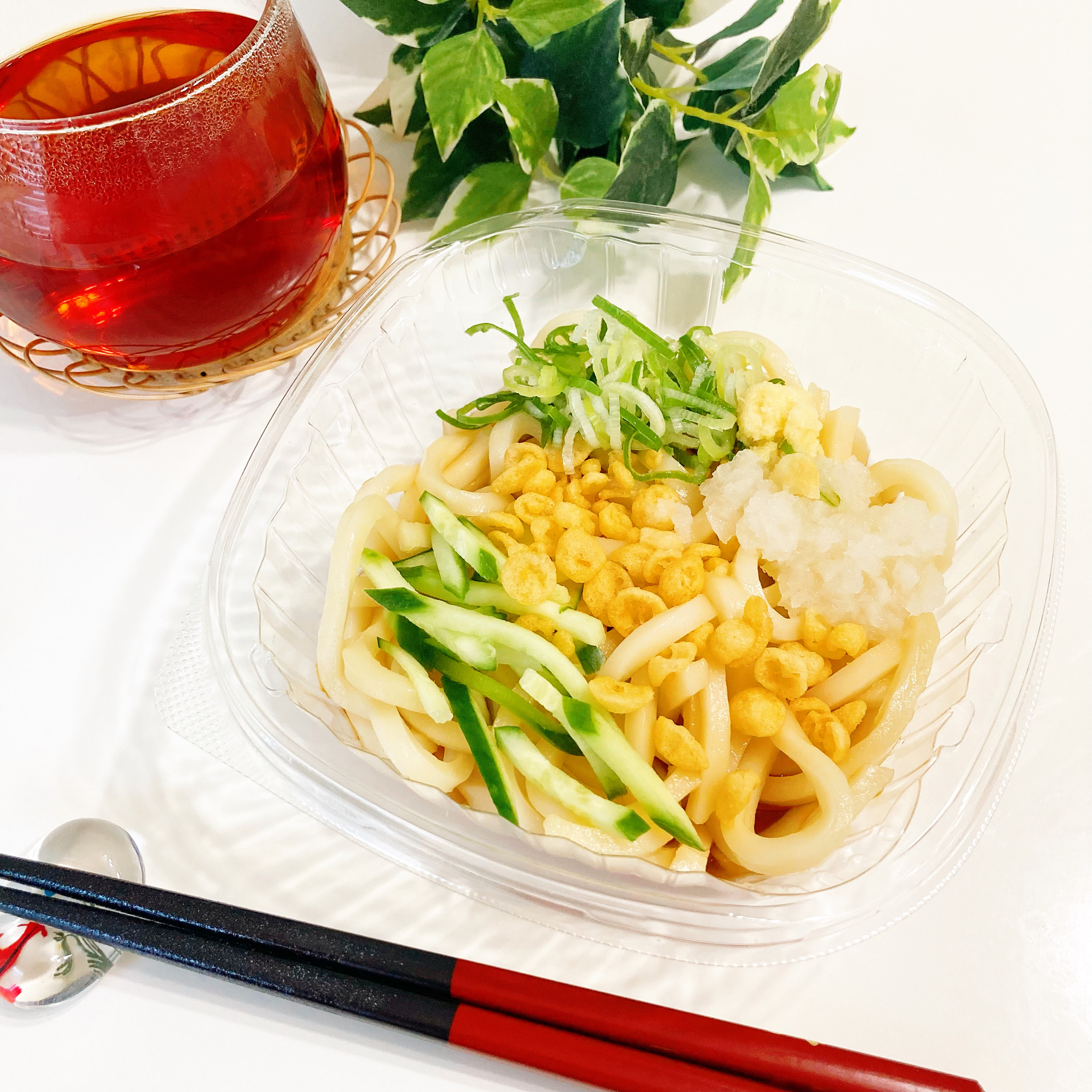 FamilyMart(ファミリーマート)のおすすめ商品「あげ玉とおろしのミニ冷しうどん」