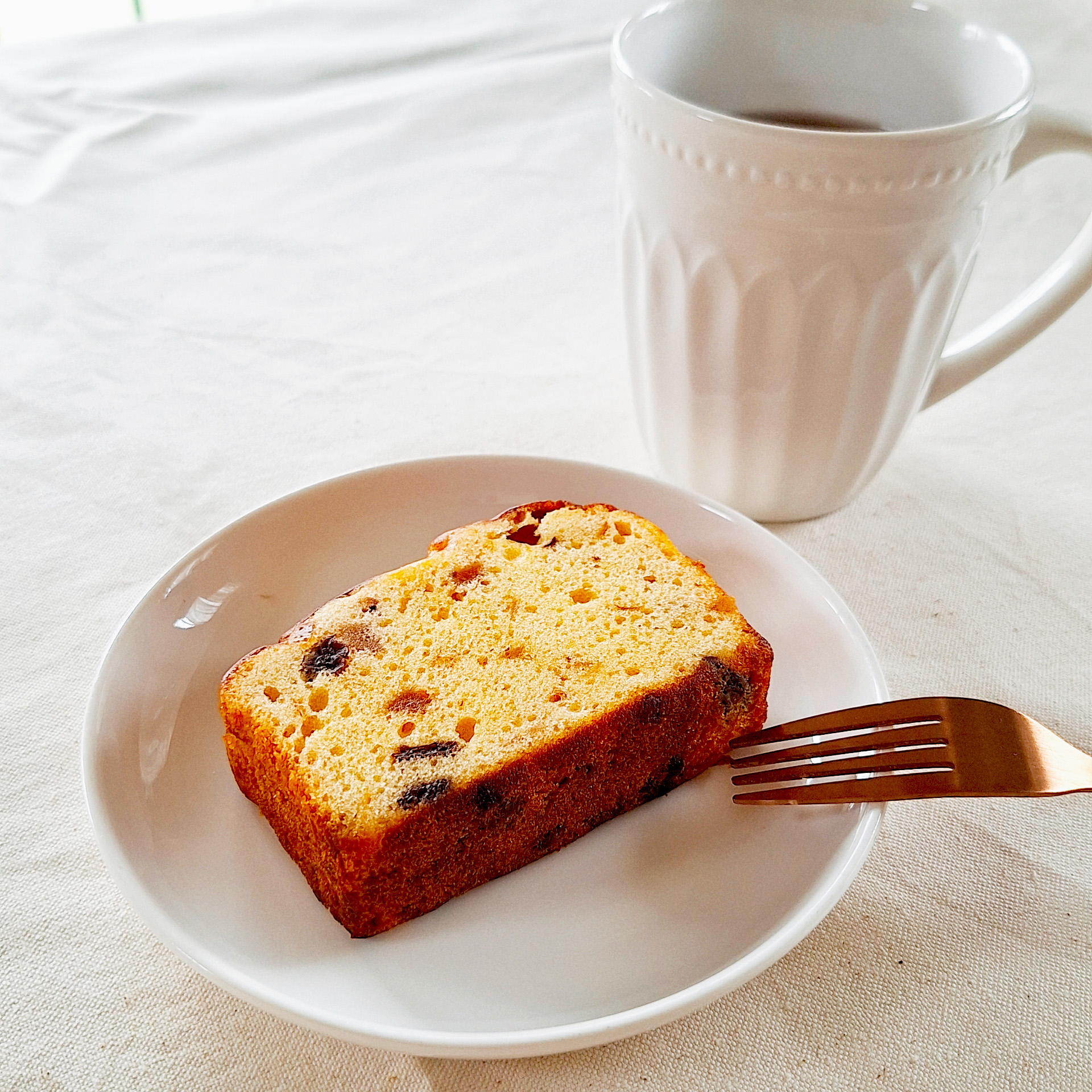 FamilyMart（ファミリーマート）のおすすめスイーツ「たっぷり4種のフルーツケーキ」