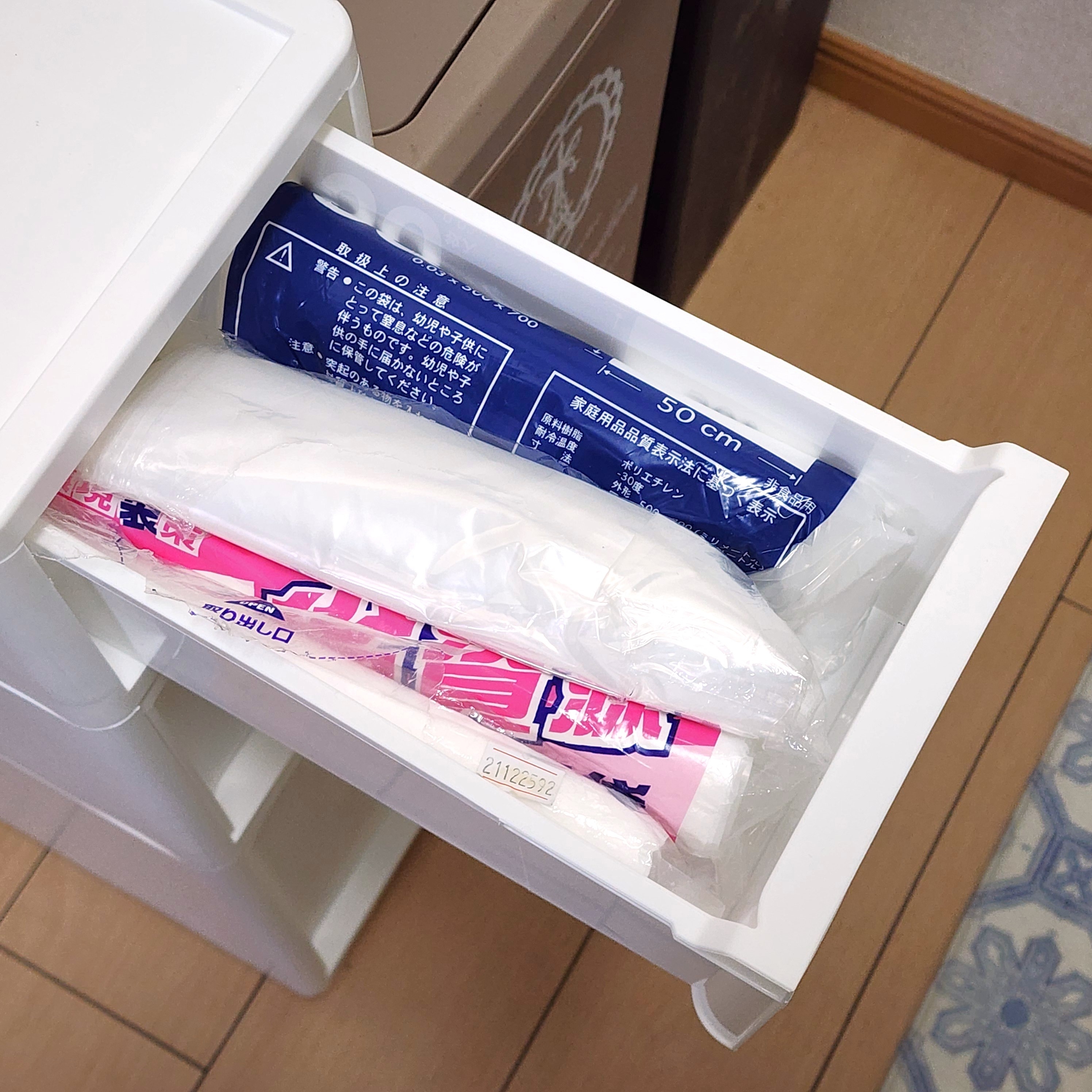 ニトリのおすすめ収納「中身が隠せる スリムストッカー 3段（マルチ分割）」