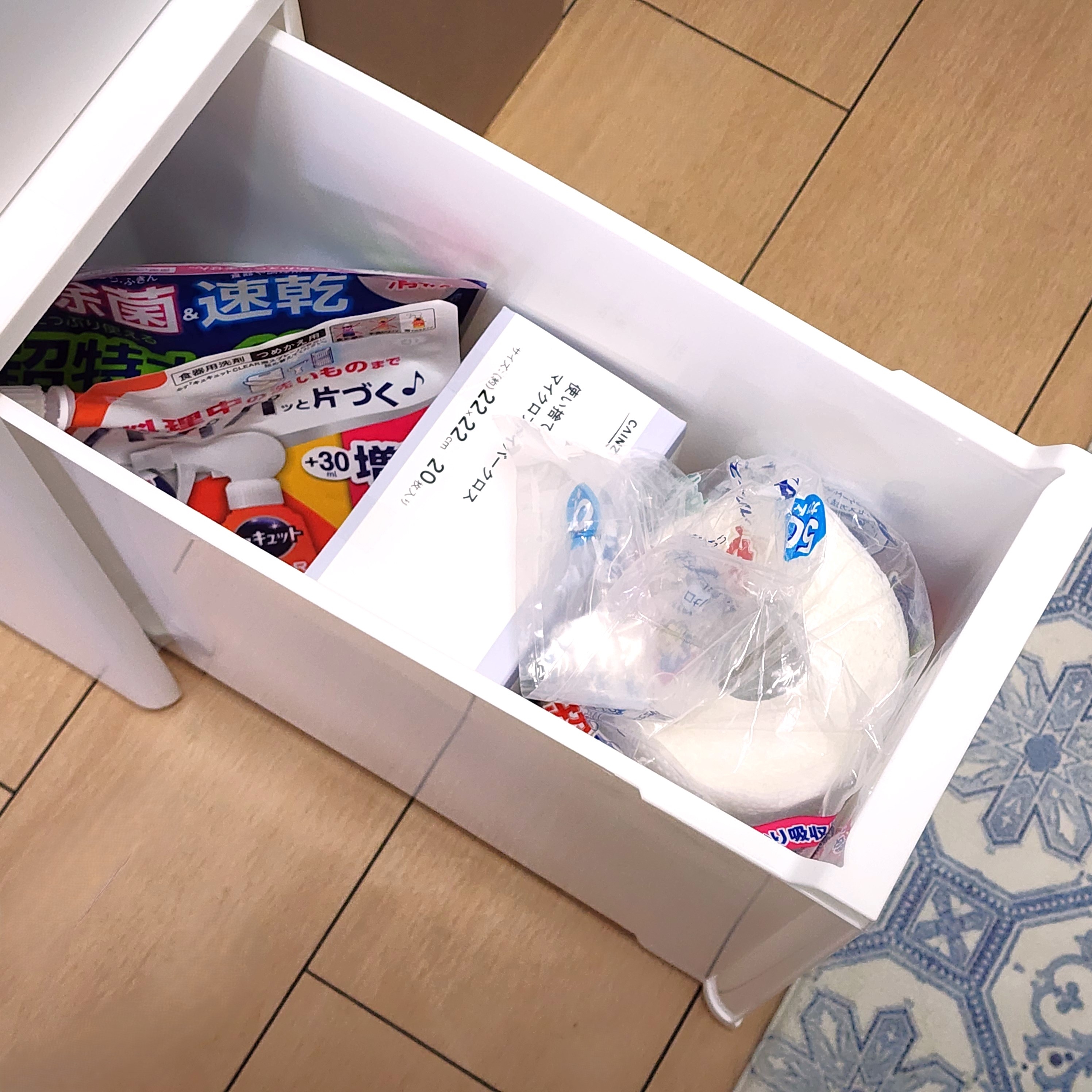 ニトリのおすすめ収納「中身が隠せる スリムストッカー 3段（マルチ分割）」