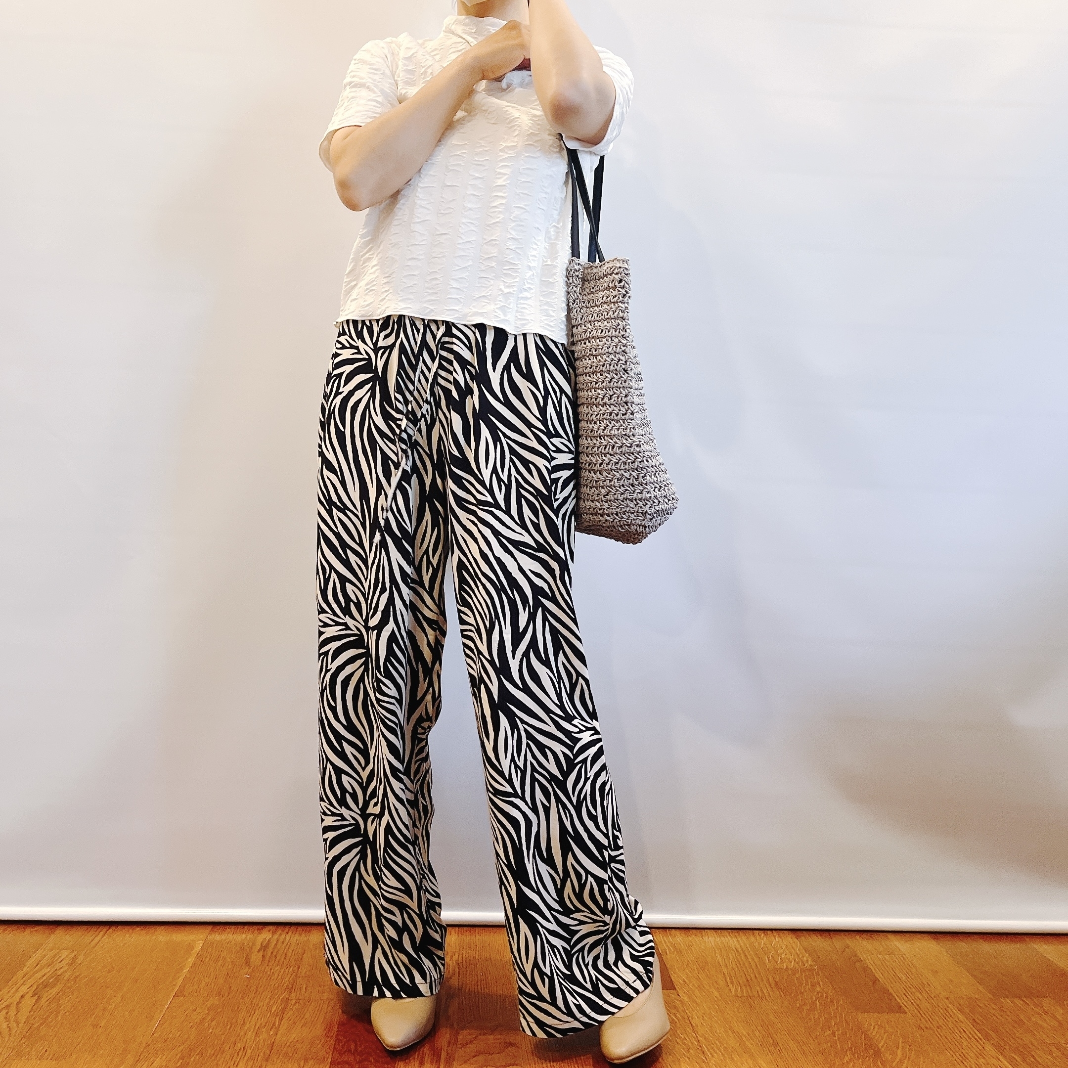 しまむらのおすすめファッションアイテム「プリントストレートパンツ」のコーディネート