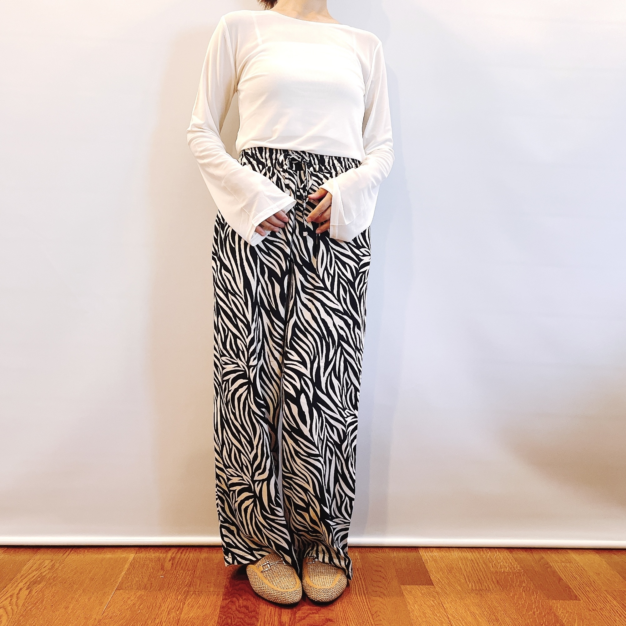 しまむらのおすすめファッションアイテム「プリントストレートパンツ」のコーディネート