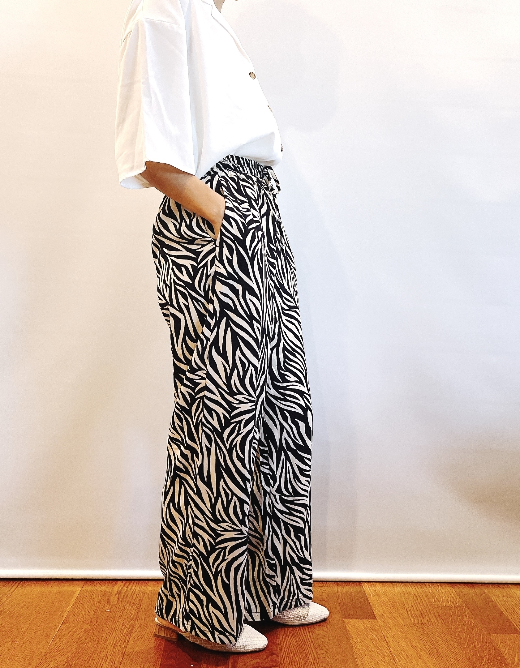 しまむらのおすすめファッションアイテム「プリントストレートパンツ」