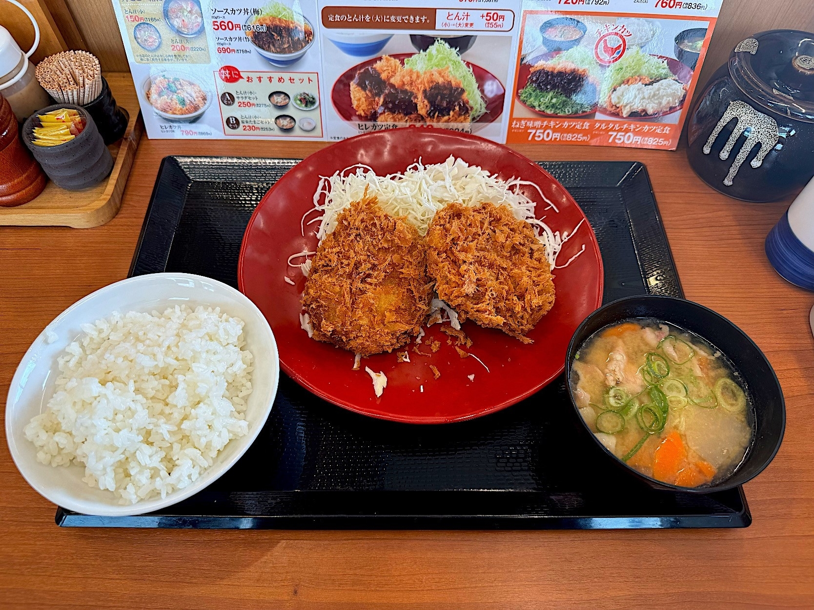 かつやのおすすめメニュー「メンチカツ定食」