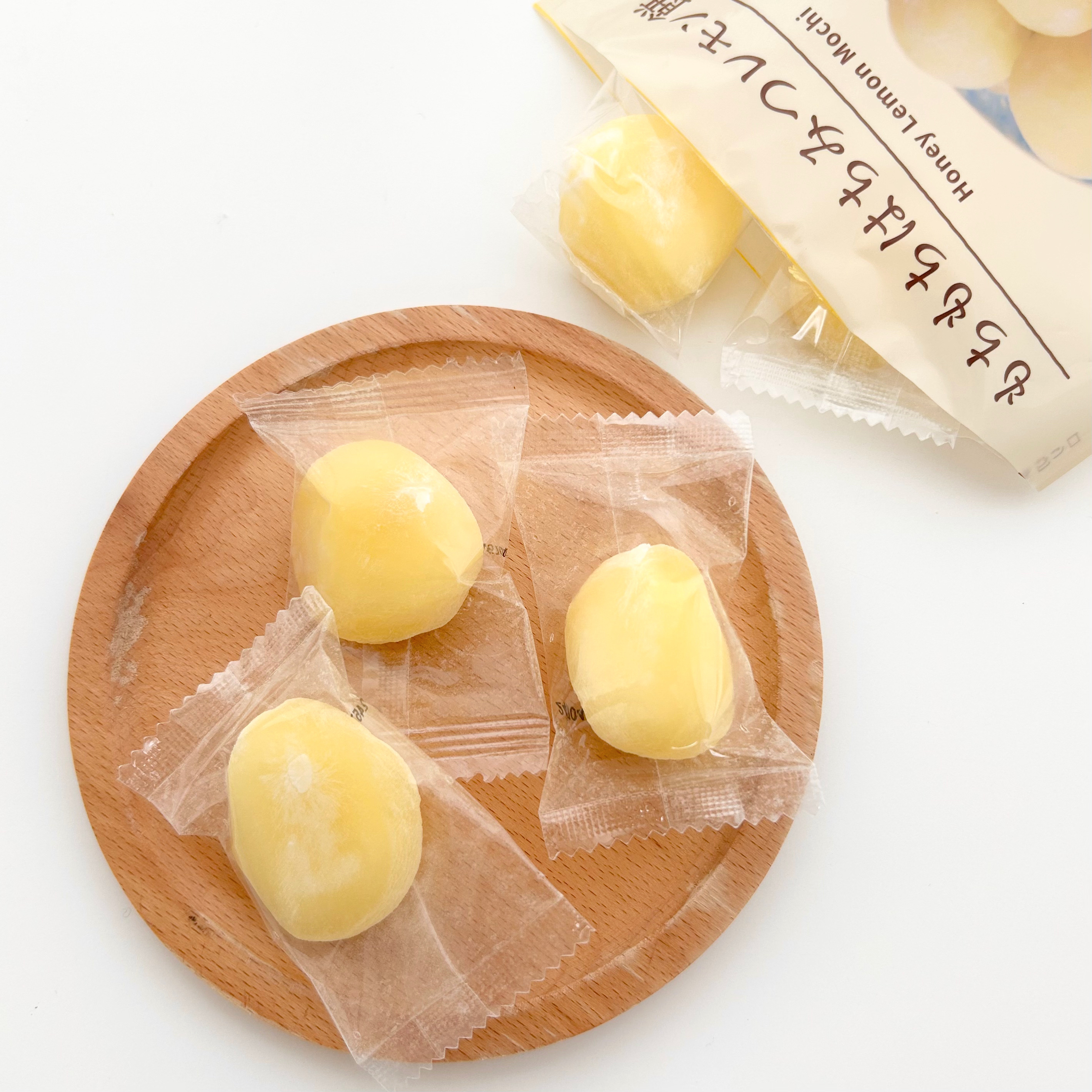 LAWSON（ローソン）のおすすめ和菓子「もちもちはちみつレモン餅」