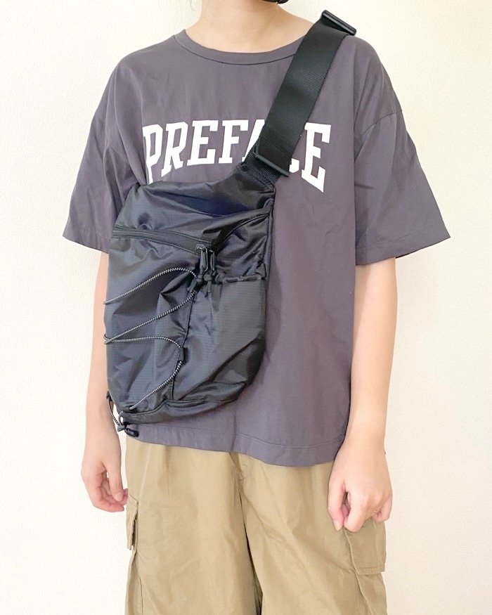 GU（ジーユー）のおすすめファッションアイテム「リップストップメッセンジャーバッグ+E」のコーディネート