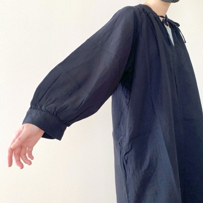 無印良品のおすすめファッションアイテム「婦人 ふんわりしぼガーゼ ロングワンピース」