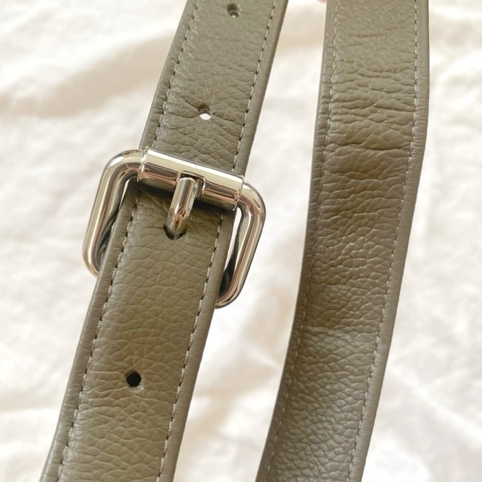 GU(ジーユー)のおすすめファッションアイテム「レザーミニショルダーバッグ」