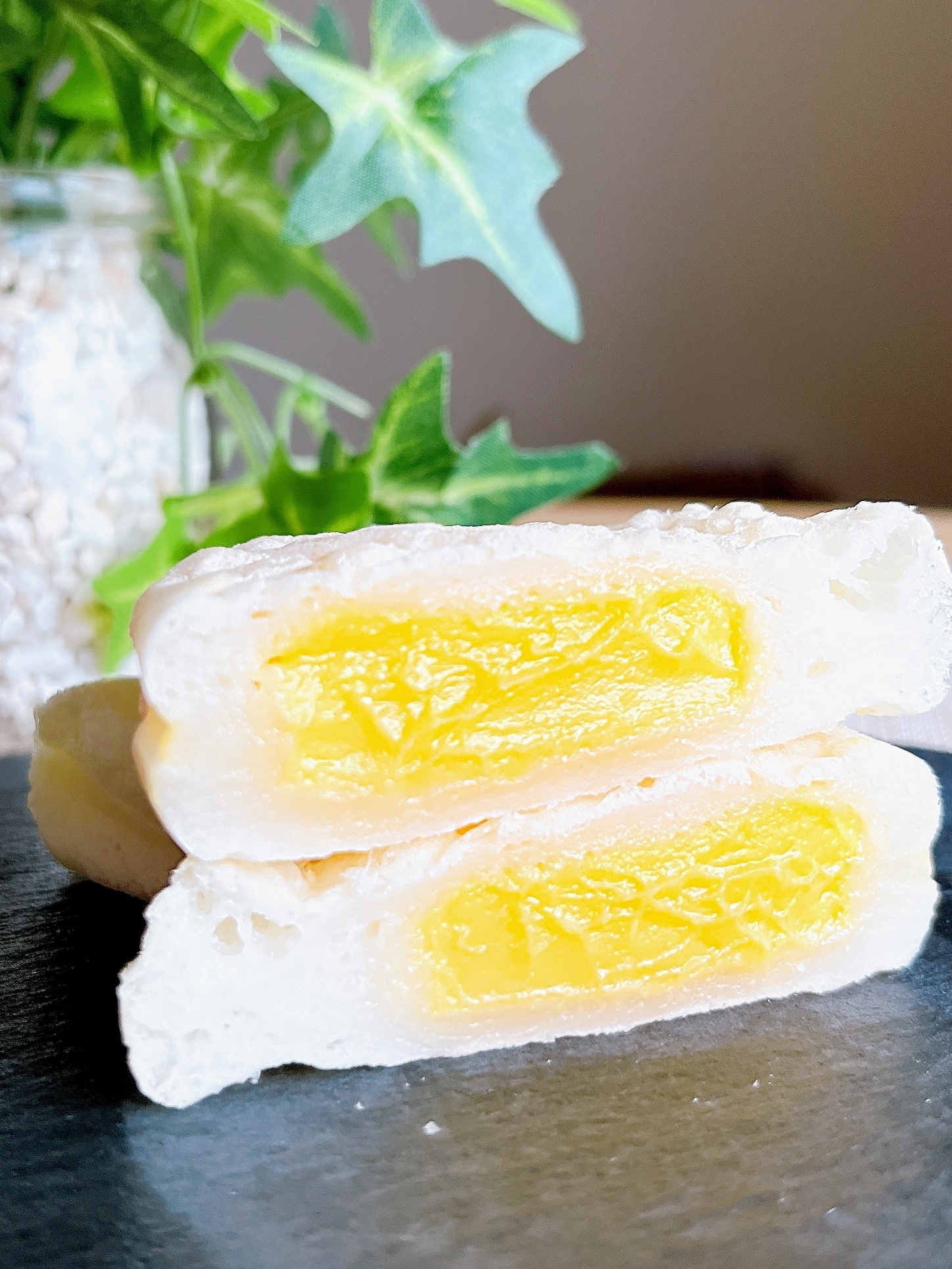 ローソンのおすすめスイーツ「もっちりとした白いたい焼き カスタード」