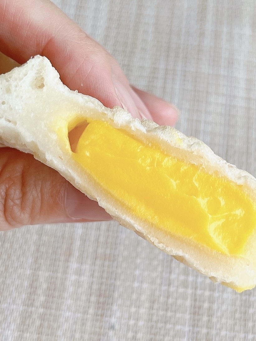 ローソンのおすすめスイーツ「もっちりとした白いたい焼き カスタード」