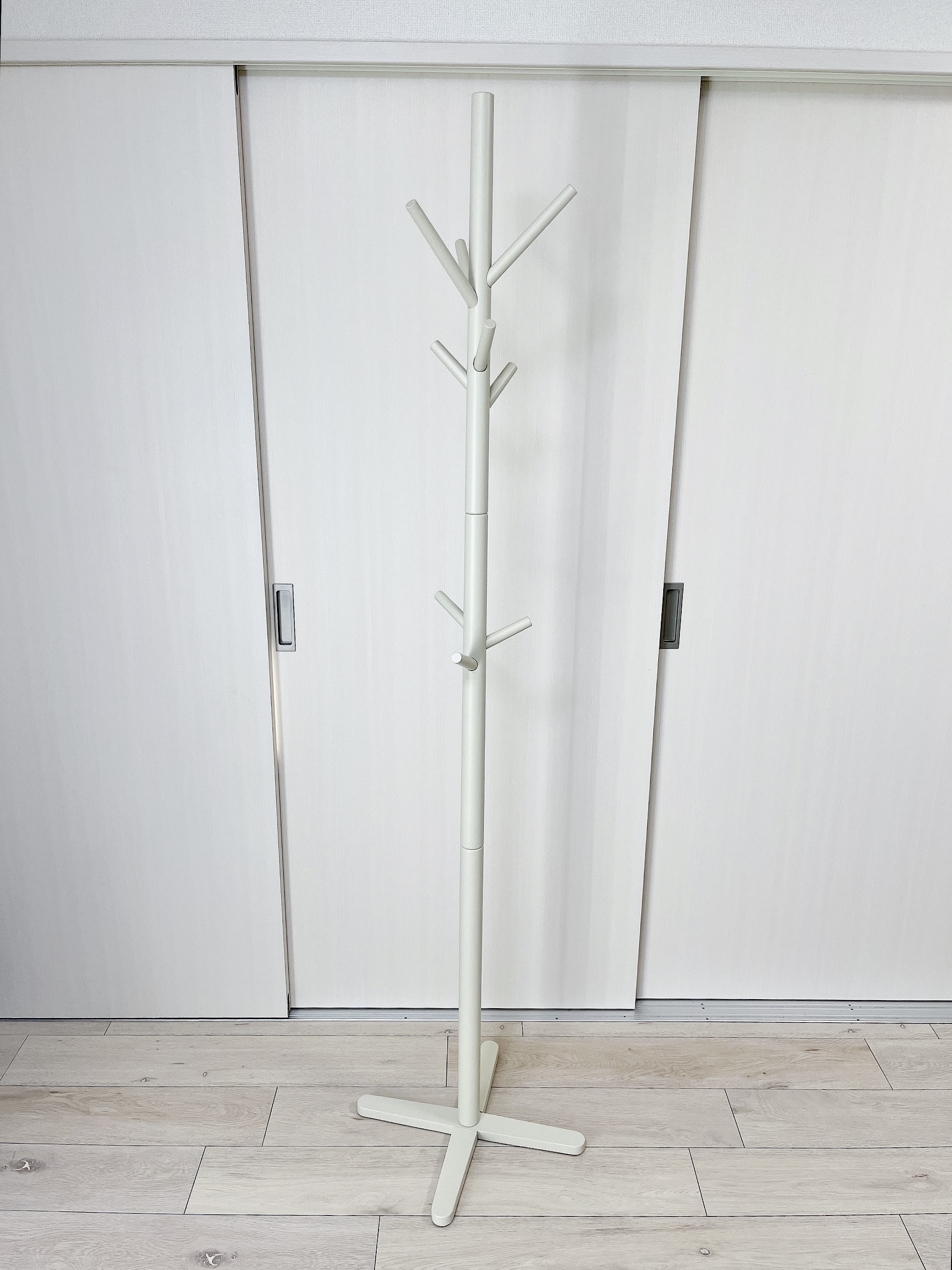 ニトリのおすすめ収納アイテム「ポールハンガー(ビーク ホワイトウォッシュ)」