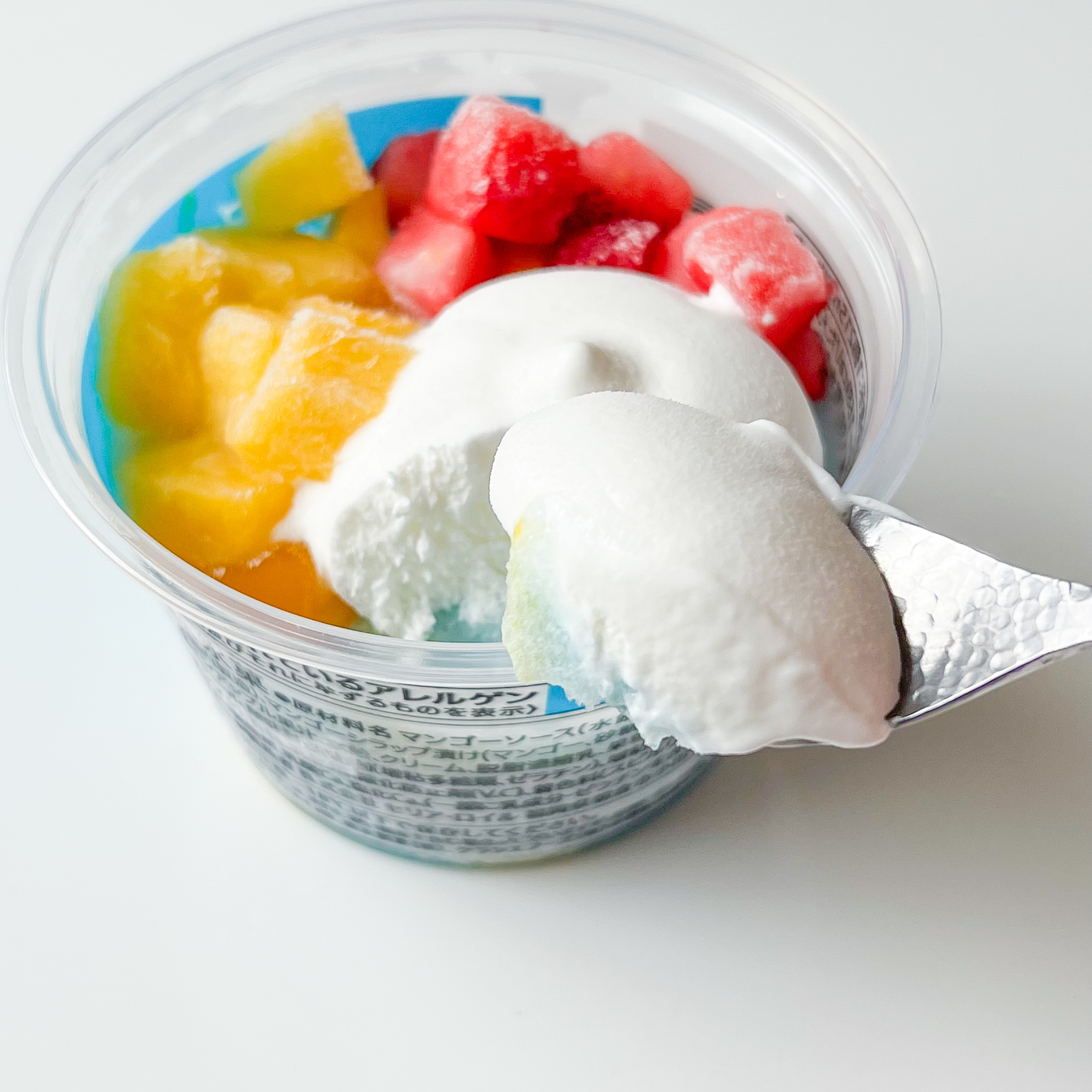 セブン-イレブンのおすすめアイス「マンゴーと苺のブルーハワイ氷」